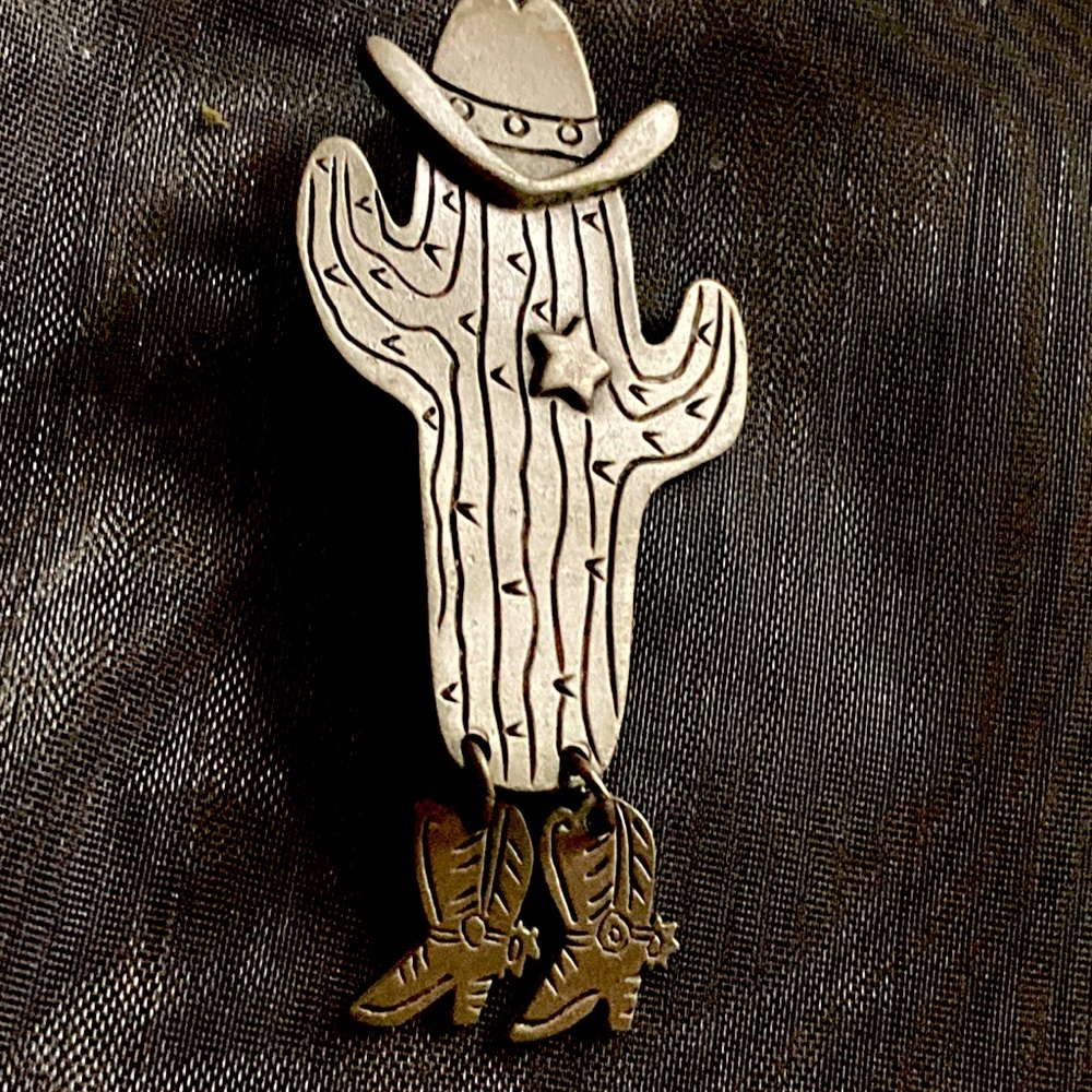 JJ Cactus Sheriff brooch in Pewter
